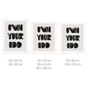 Plakat z powiedzeniem Own your odd | Motywacyjne powiedzenie w czerni i bieli