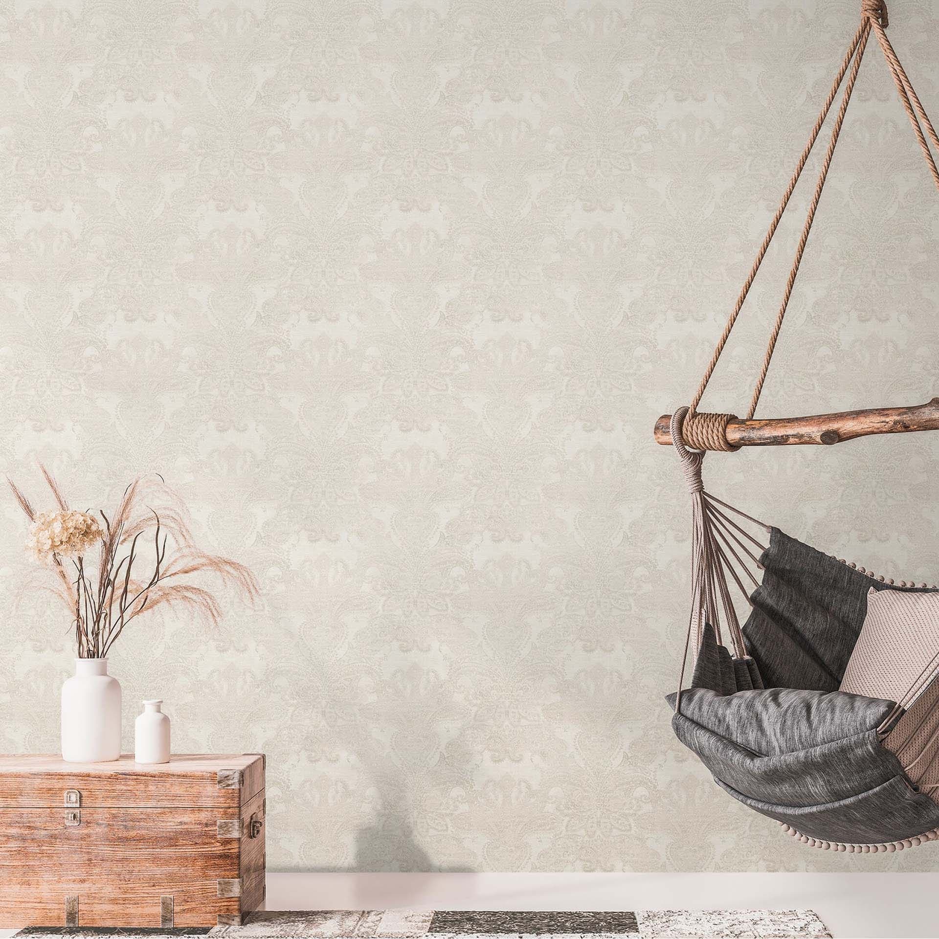 Barokowa tapeta z włókniny w stylu vintage biała, kremowo-szara - wzór tapety z ornamentami