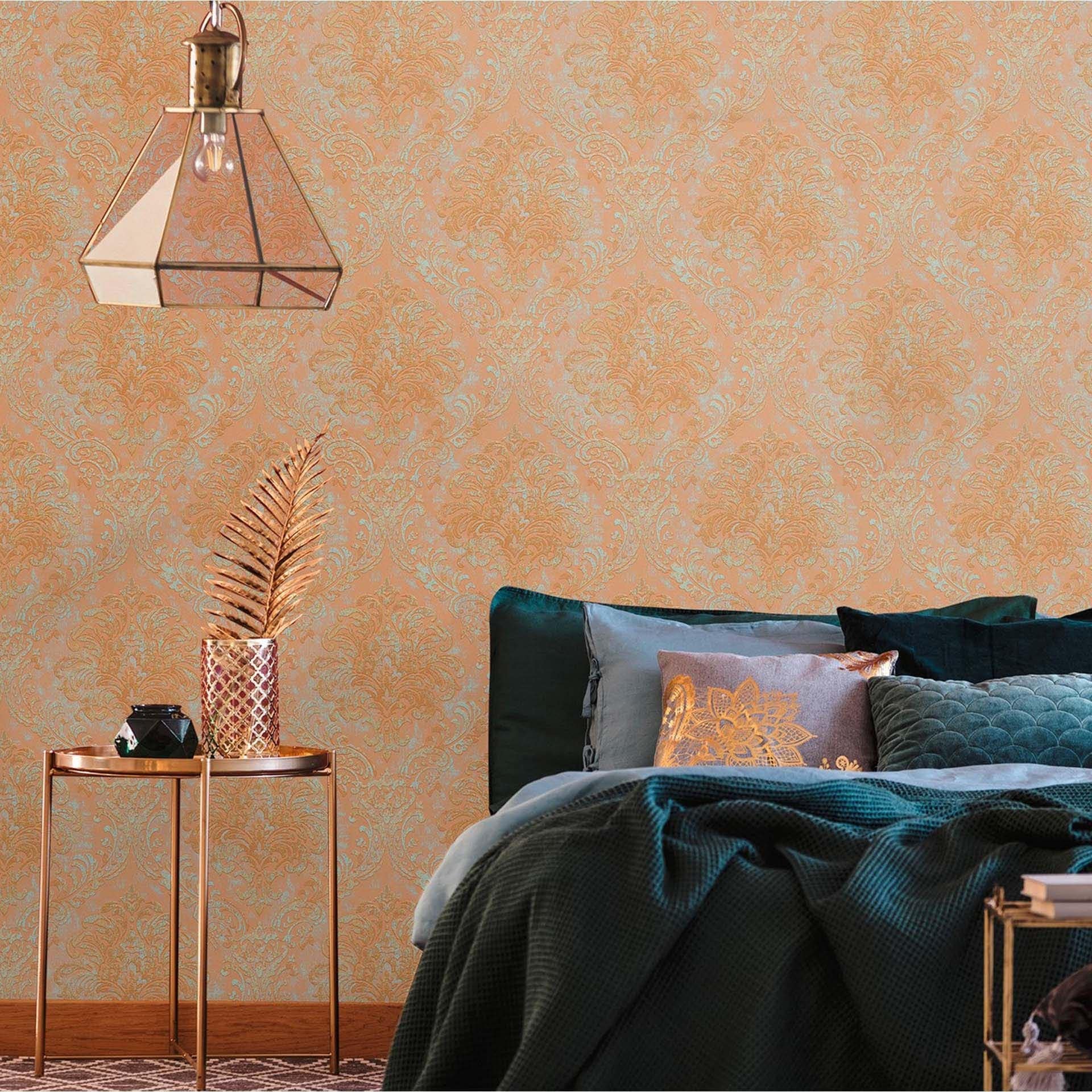 Barokowa tapeta pomarańczowa - klasyczna tapeta z włókniny w stylu vintage z ornamentami 