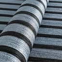 Metaliczna niebieska tapeta z włókniny z czarną skandynawską tapetą akustyczną o wyglądzie luksusowego panelu drewnianego